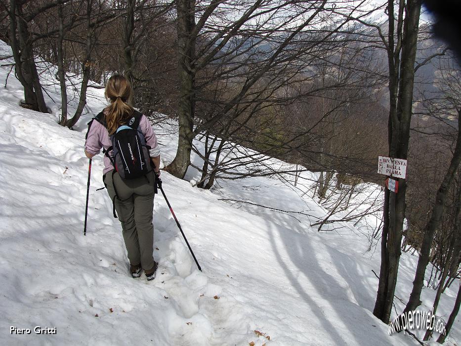 43 Passando sul vesante in ombra...molta neve.jpg